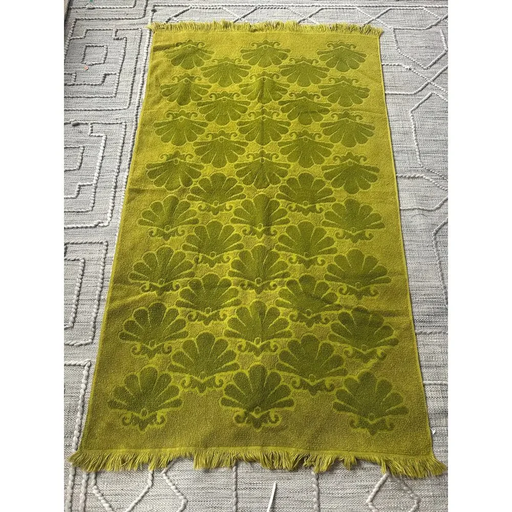 Vintage Fieldcrest BATH TOWEL avocado green seashell motif two tone fringe 60s